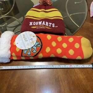 Harry Potter Winter World Sherpa Lined Socks Plus Howarts Binnie